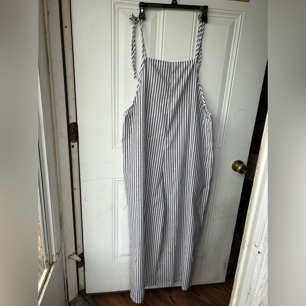 Black/white overalls from SHEIN. 46” Bust